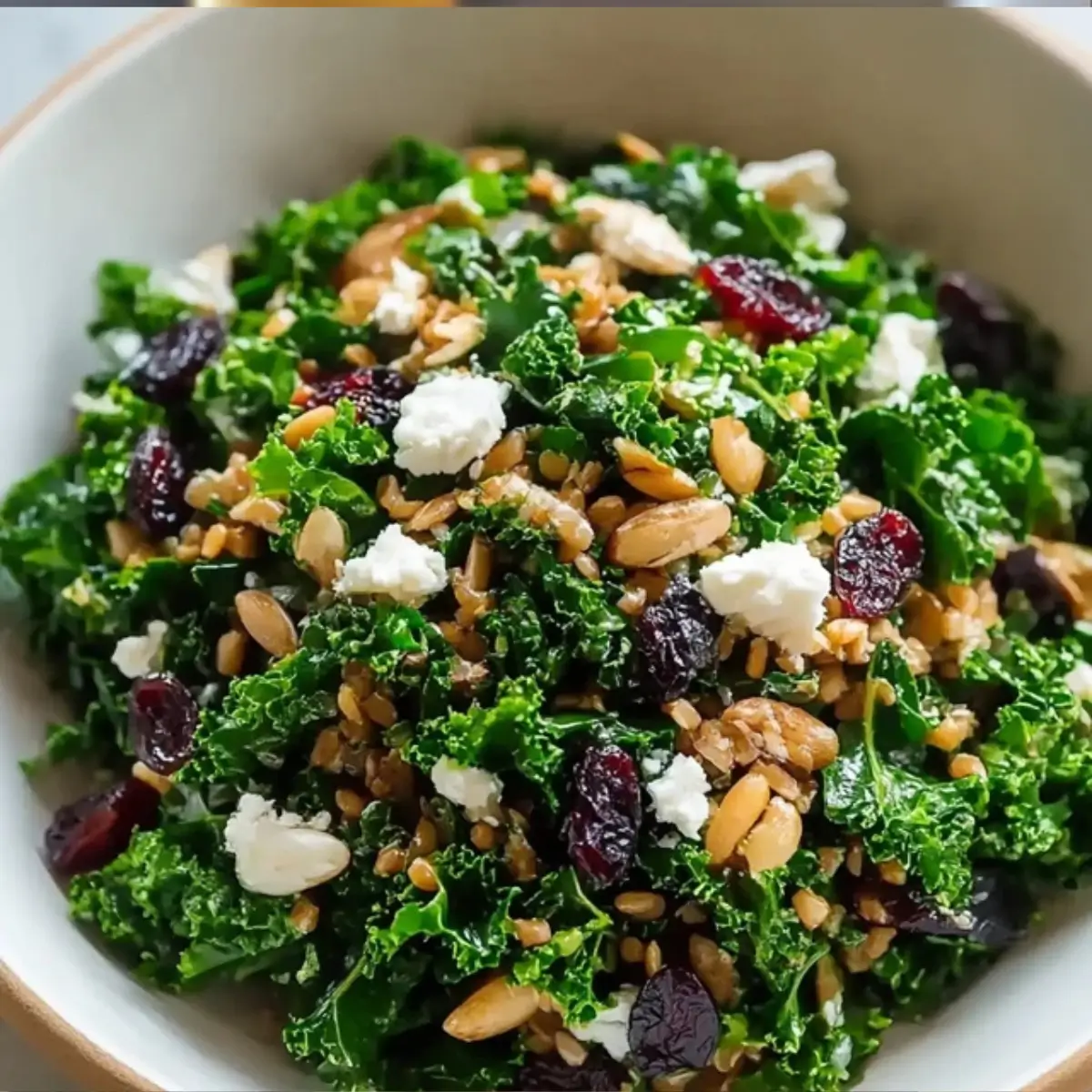 Grünkohlsalat mit Ziegenkäse