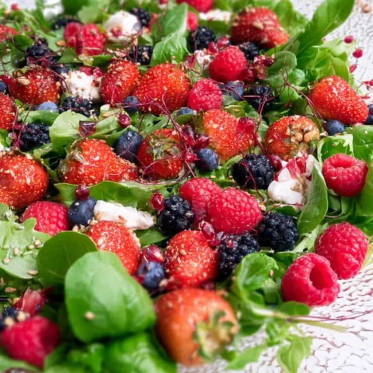 Feldsalat mit Beeren