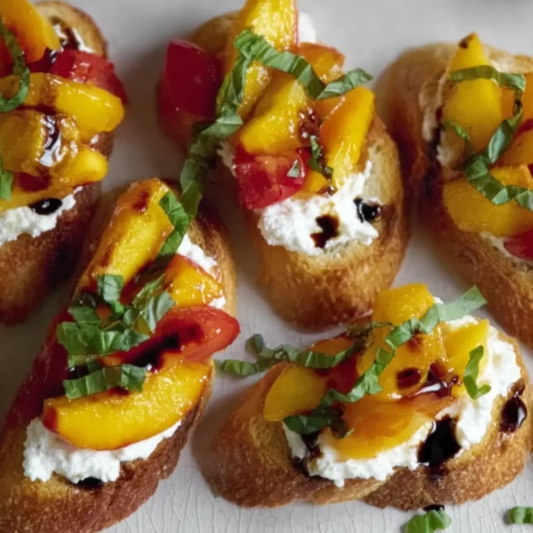 Pfirsich Bruschetta mit geschlagener Ricotta