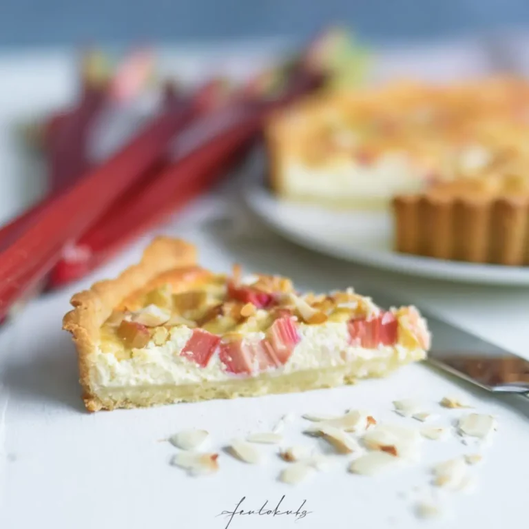 Rhabarber Tarte mit Vanille Schmand und Mandeln