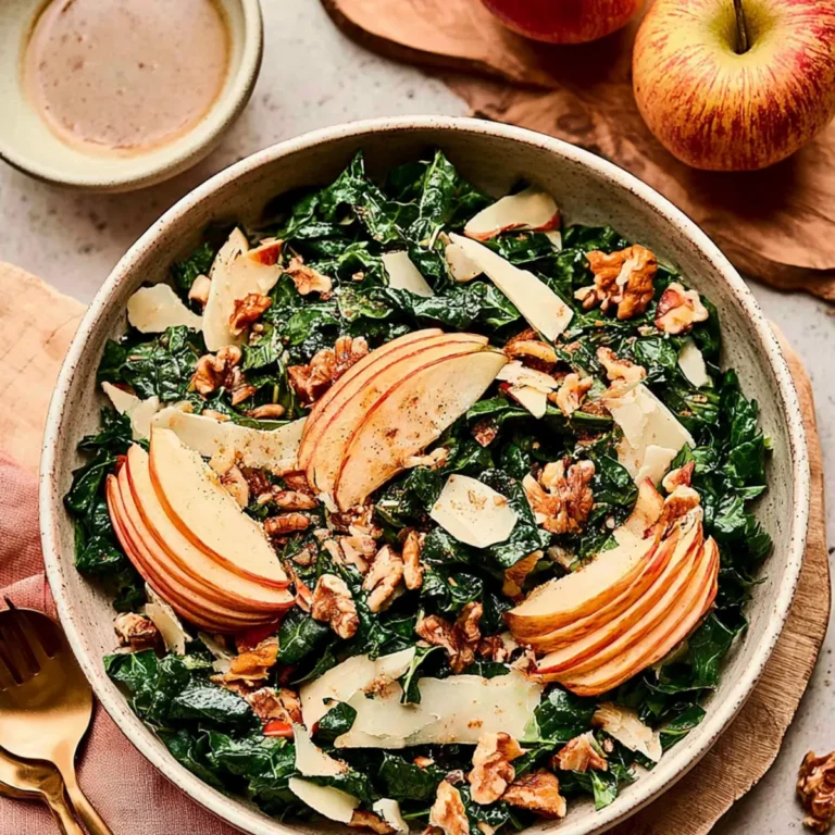 Grünkohl-Apfel-Herbstsalat mit Zimt-Apfelwein-Vinaigrette