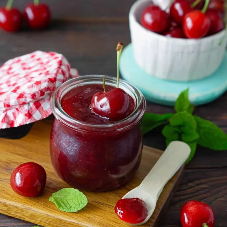 Kirschmarmelade mit frischer Minze
